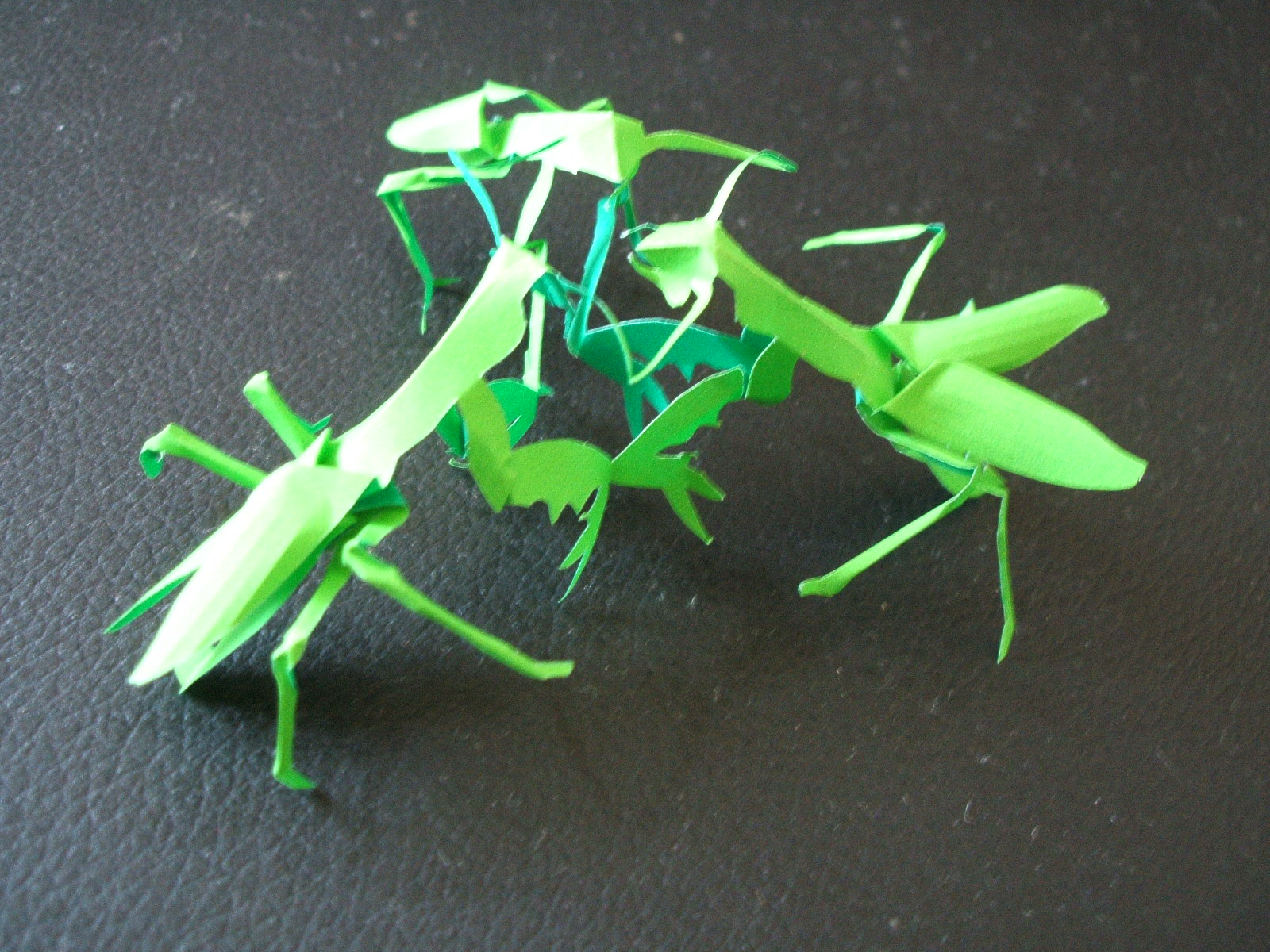 1発切りカマキリ 昆虫立体きりおりがみ