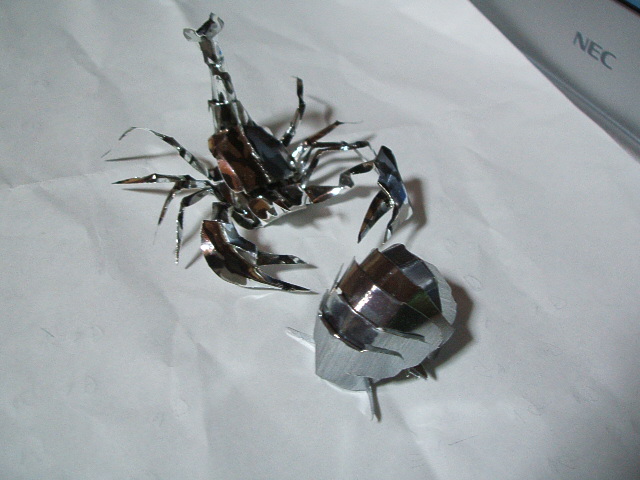 サソリ みやもと印刷工場作 昆虫立体きりおりがみ