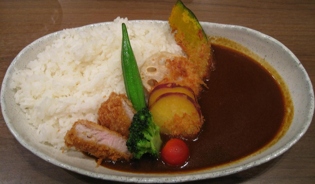ヒレカツと野菜の彩りカレー