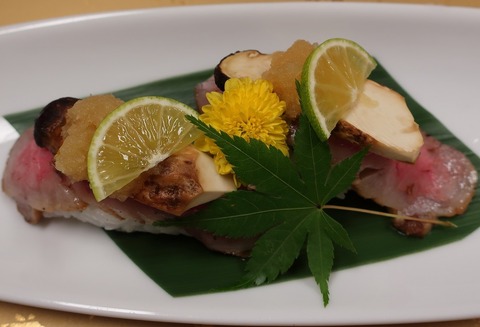 炙り信州産黒毛和牛松茸握り(上松屋)