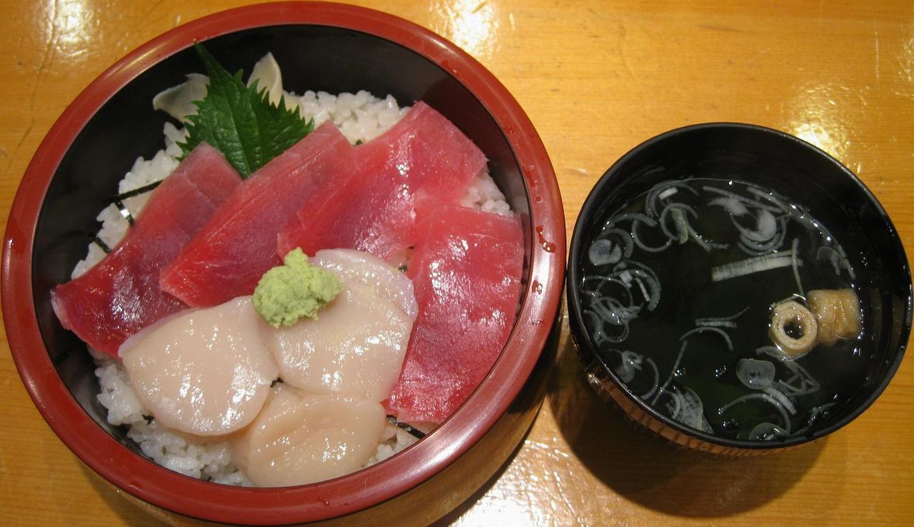 マグロ・ホタテ丼(吸物付)