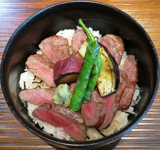 特選牛炭火焼丼