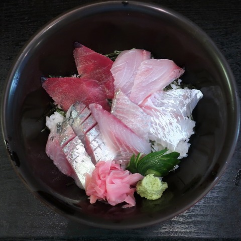 海鮮丼(串鷹)1100