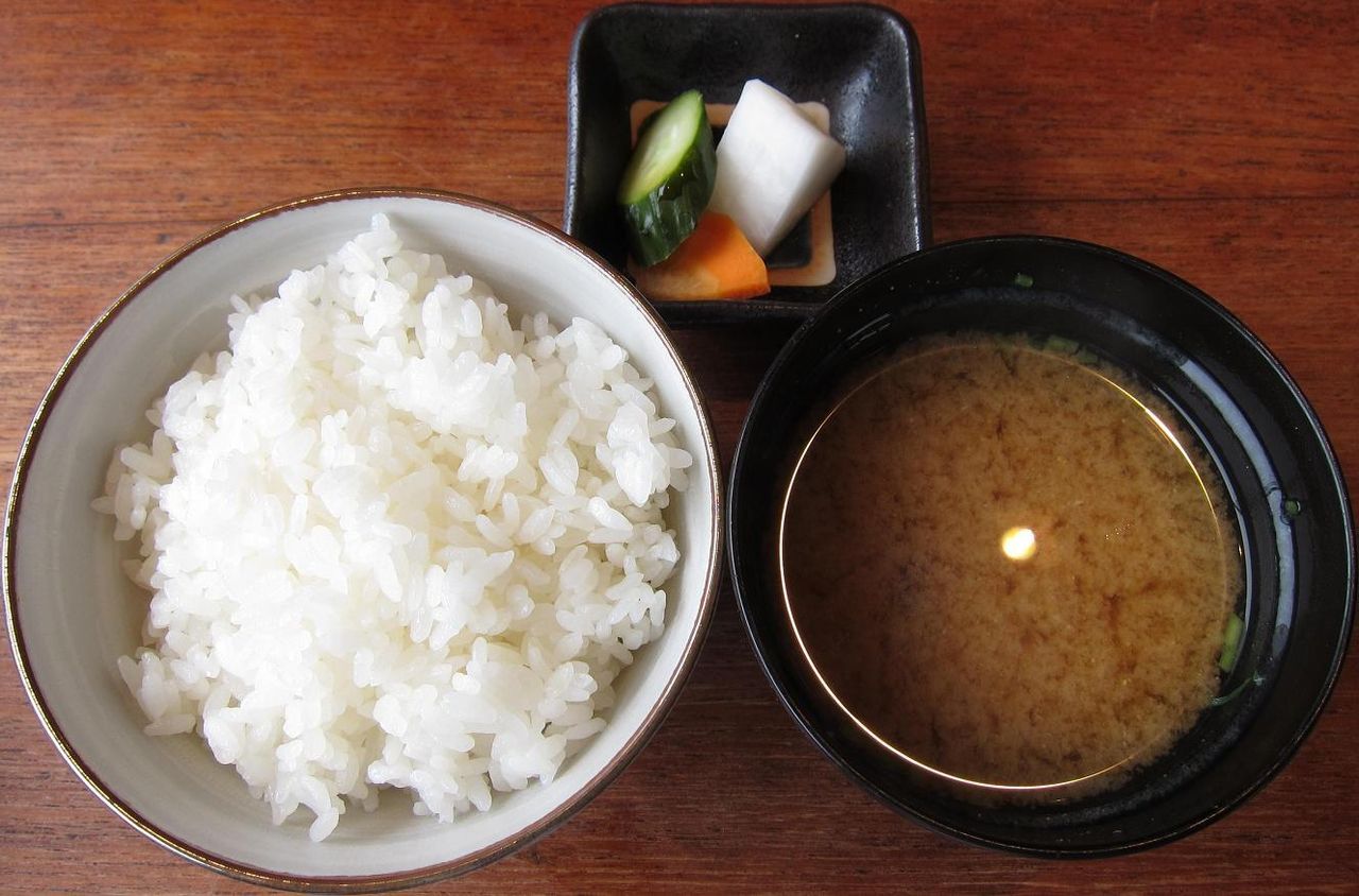 御飯・味噌汁