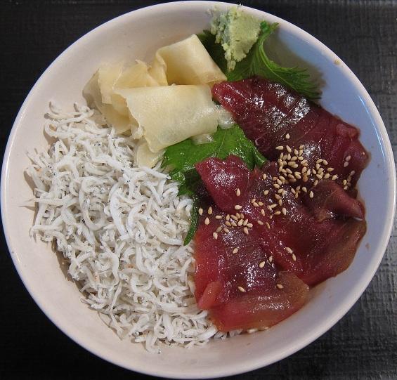 まぐろ漬けしらす丼アップ