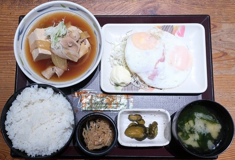 目玉焼定食+肉豆腐(初藤)960