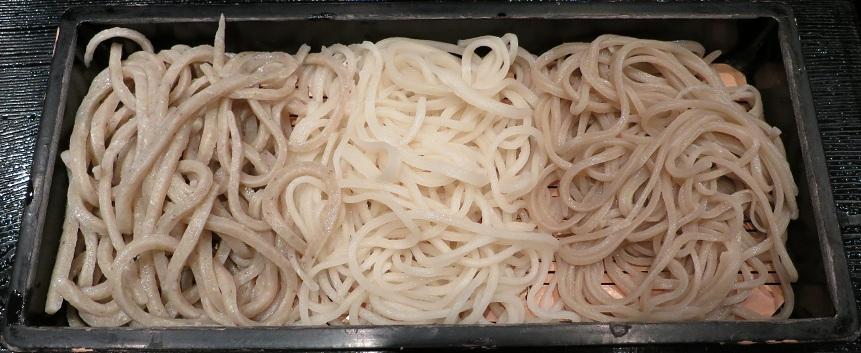 三色蕎麦アップ