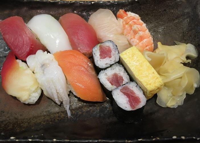 サラダ・茶碗蒸し・味噌汁付き