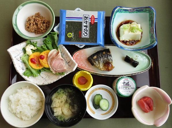 御飯は御櫃で配膳