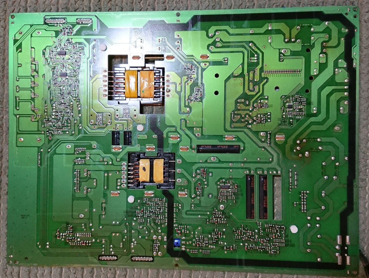 テレビの画面が消えたままで音だけが鳴る時の対処方（東芝 REGZA