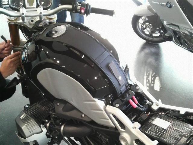  motorrad RnineT 純正 タンクバック+タンクベルト RnineT 純正タンクバッグ装着 : ふらっとTWIN 趣味日記 ～DUKE890と