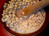 大豆をつぶす