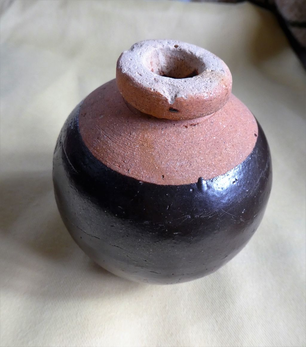 刻印・・・陶製手榴弾 : 波と風の音を聴きながら～