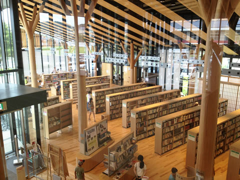 飯能市立図書館