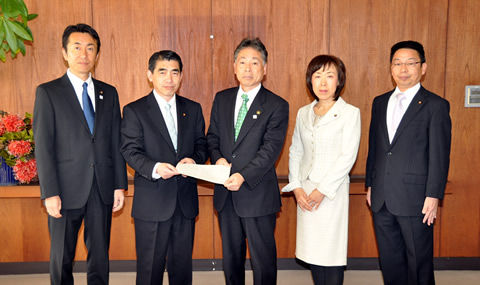 市長へ申し入れ