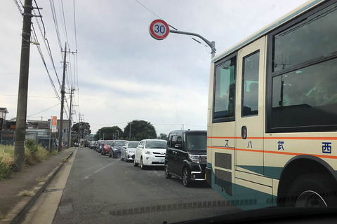 会場近くでの渋滞