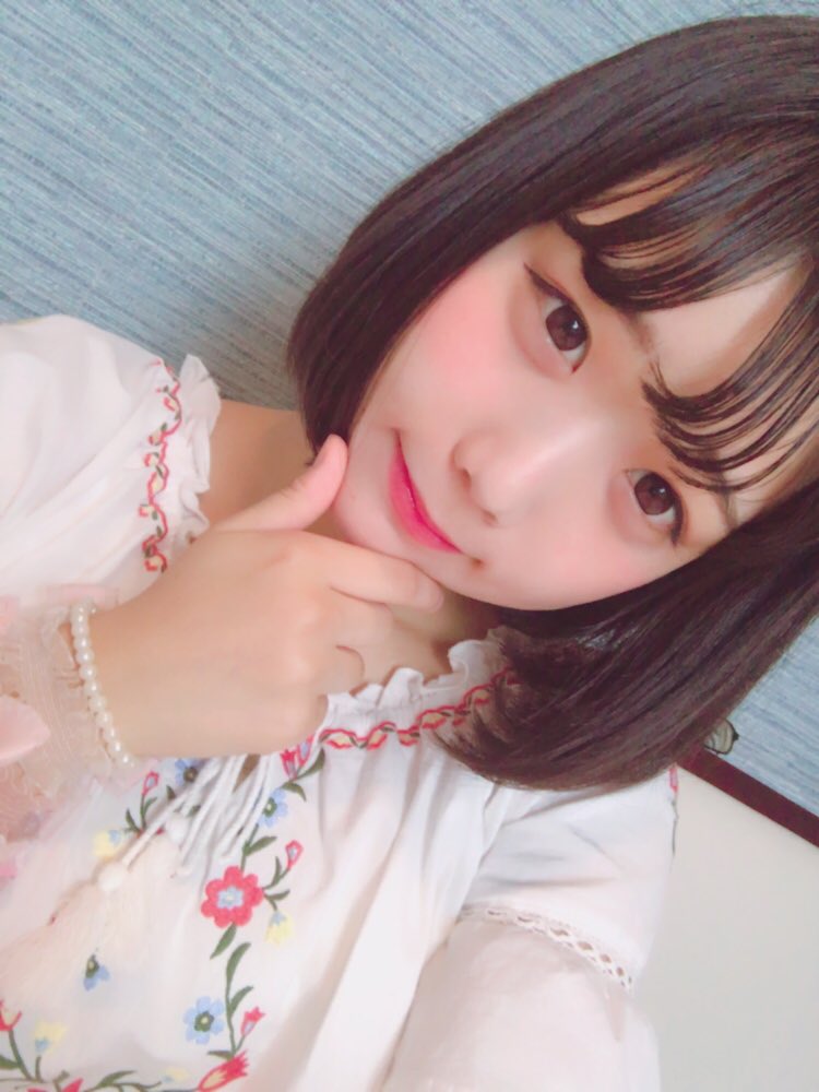 小山ひな