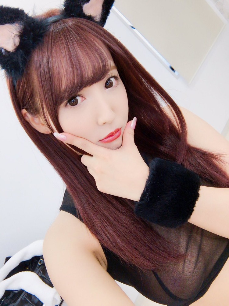三上悠亜‏