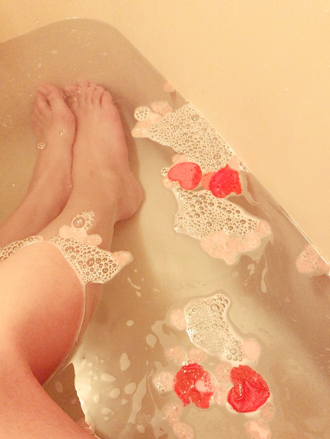 石塚朱莉