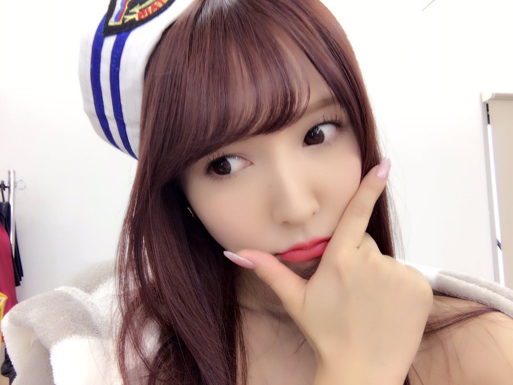 三上悠亜‏