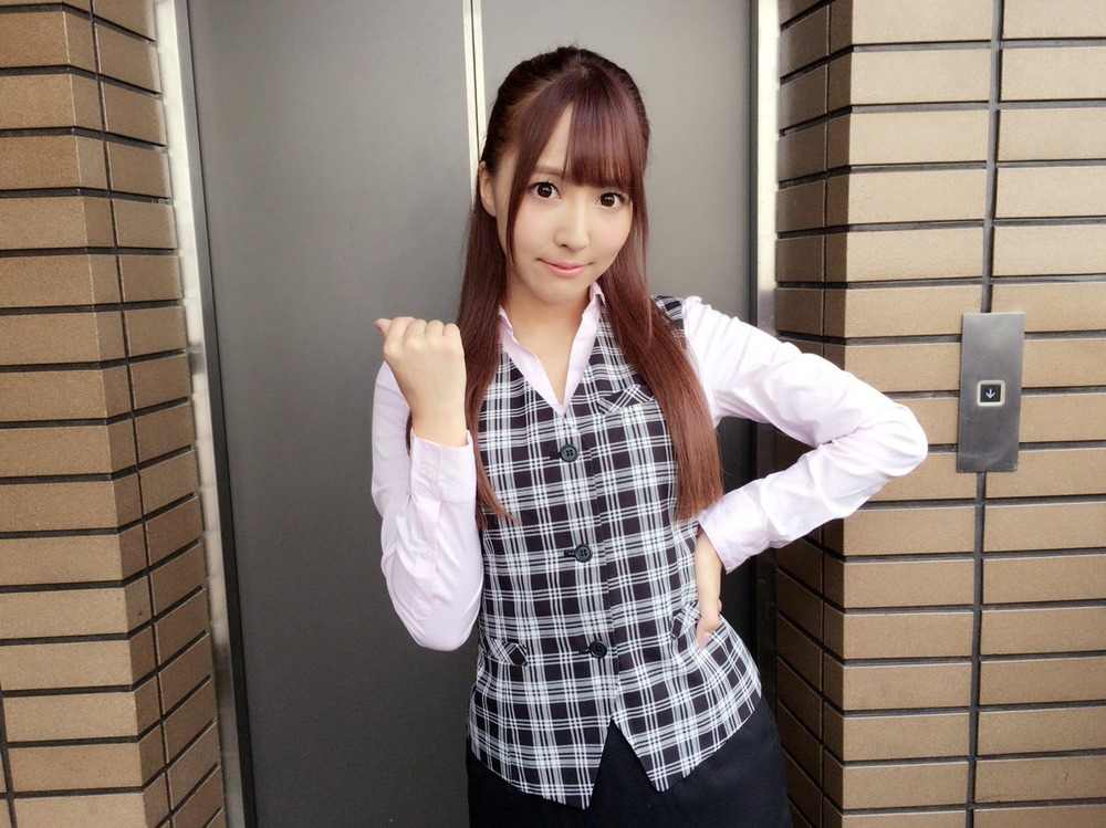 三上悠亜‏