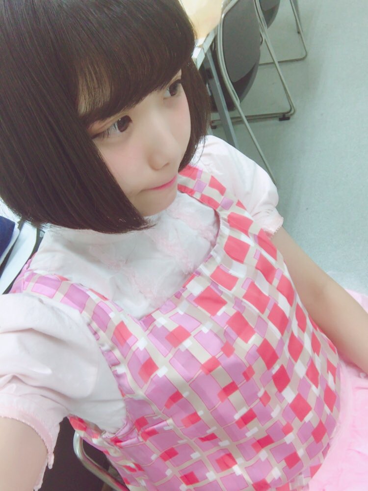 小山ひな