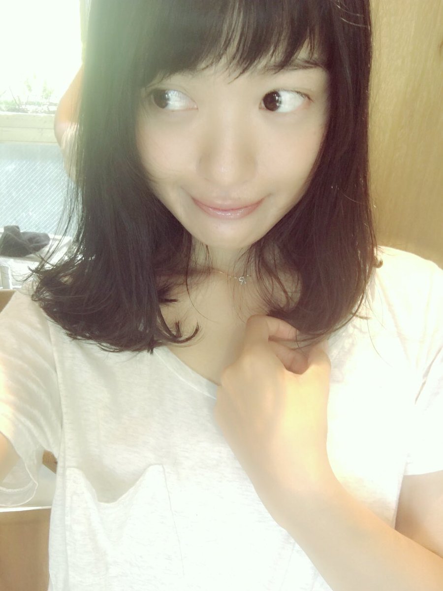 北原里英
