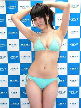 グラビアアイドル、Gカップ志崎ひなた