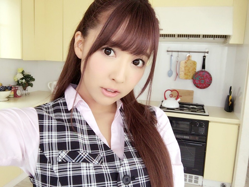 三上悠亜‏