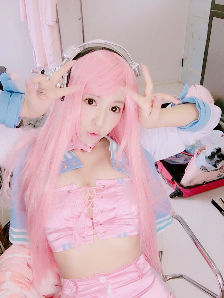 三上悠亜‏