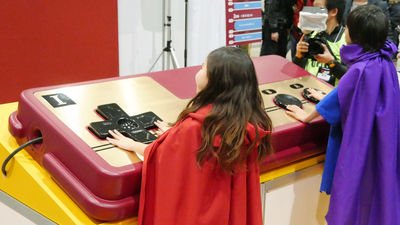 巨大ファミコンコントローラー