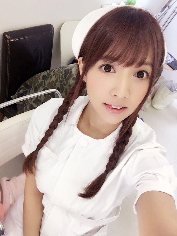 三上悠亜‏