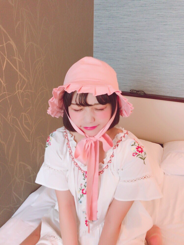 小山ひな