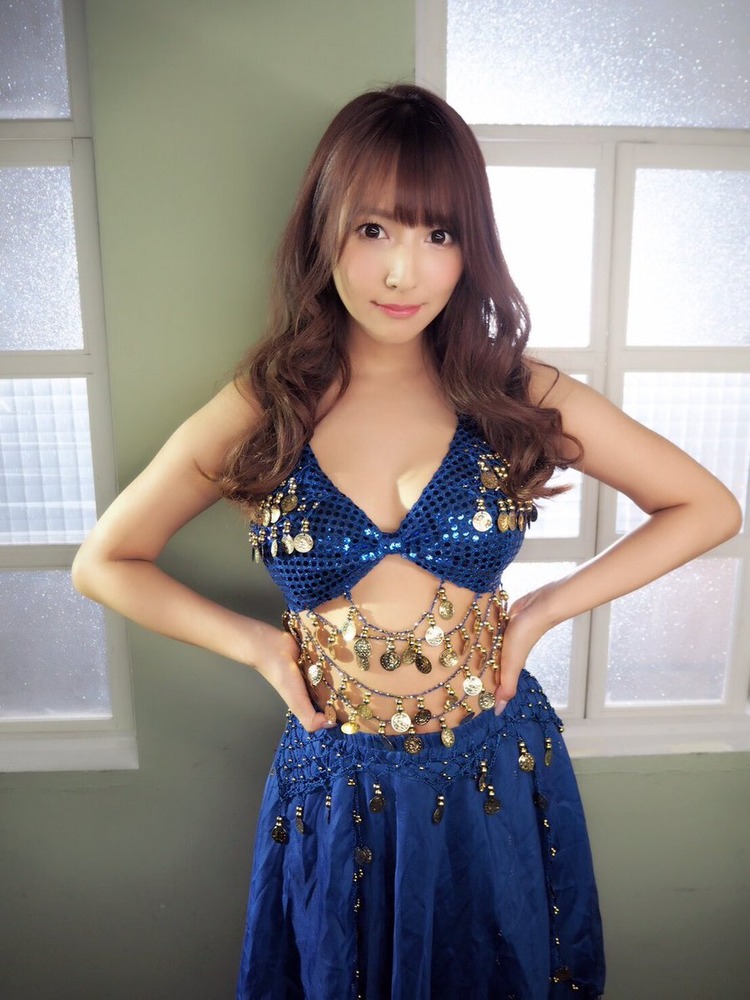 三上悠亜‏