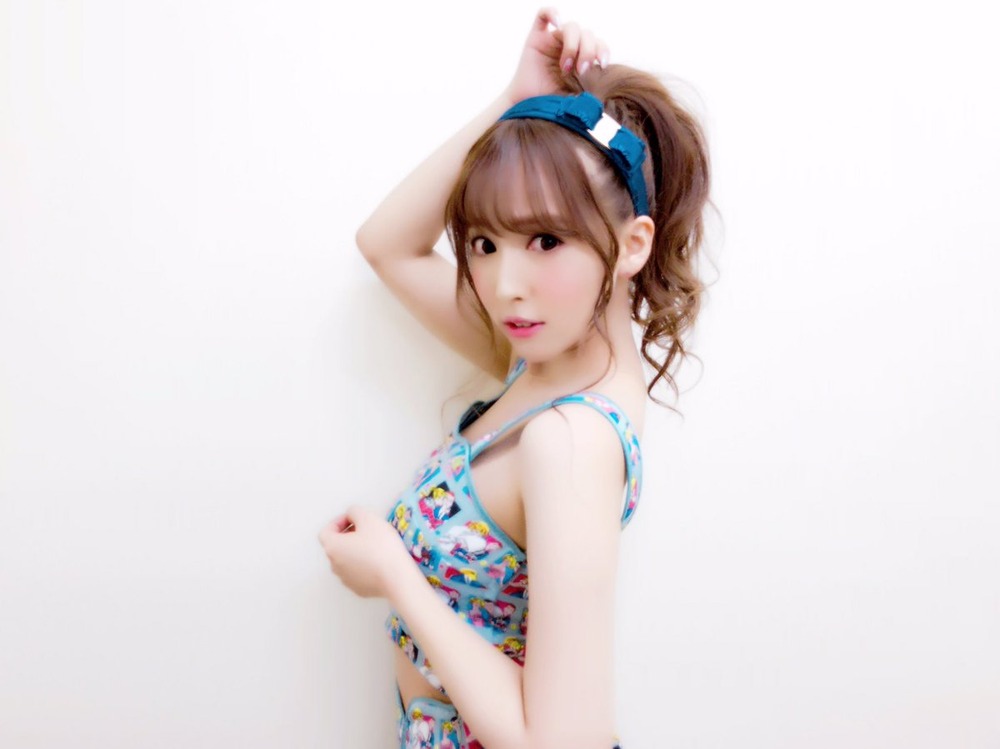 三上悠亜‏