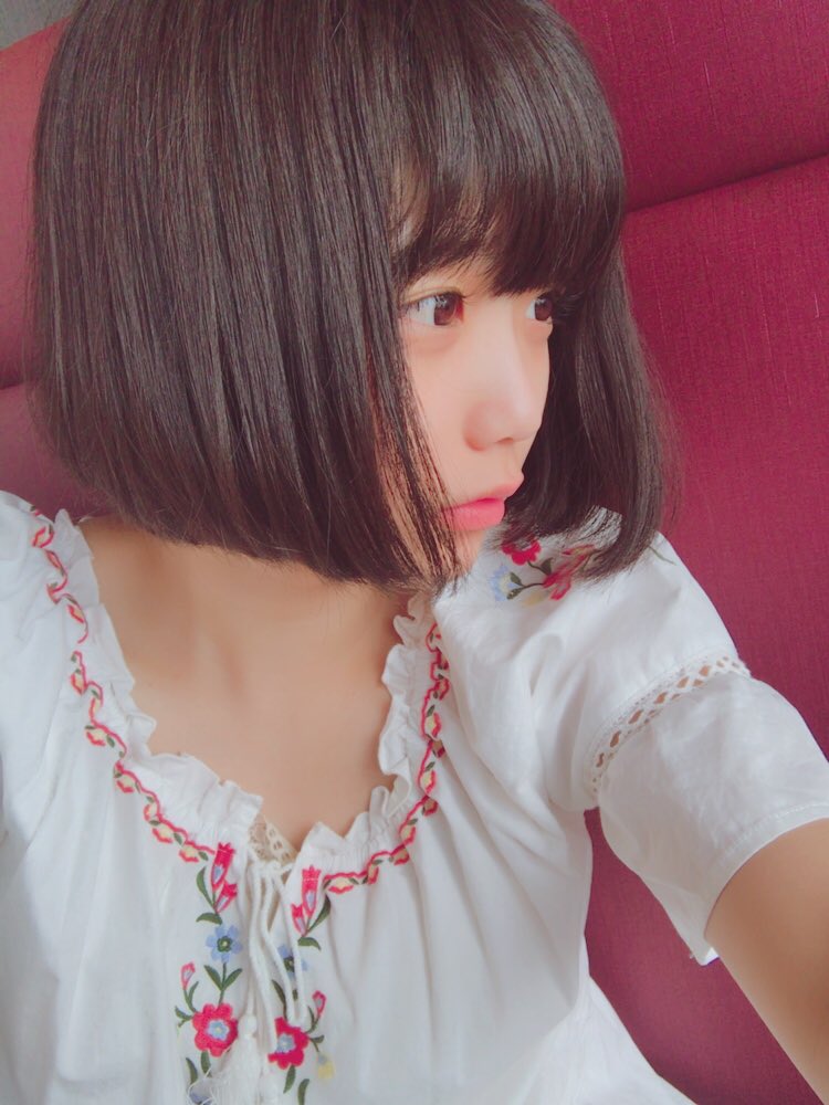 小山ひな