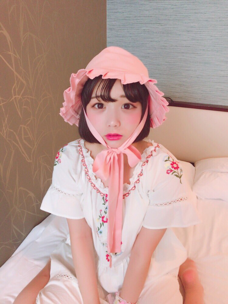 小山ひな