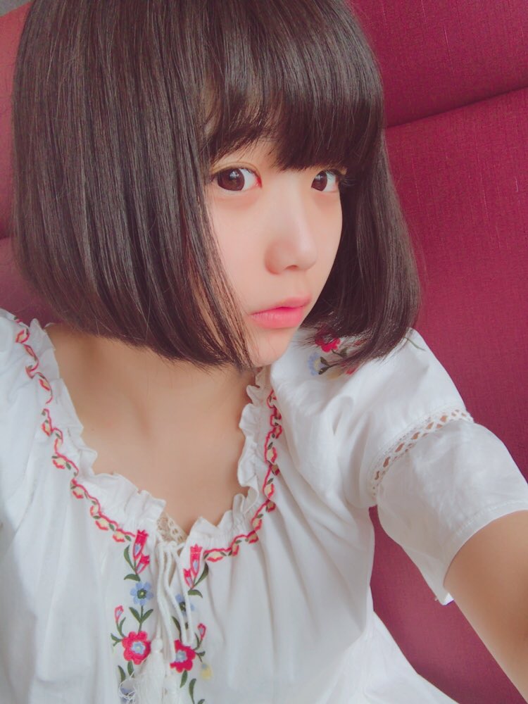 小山ひな
