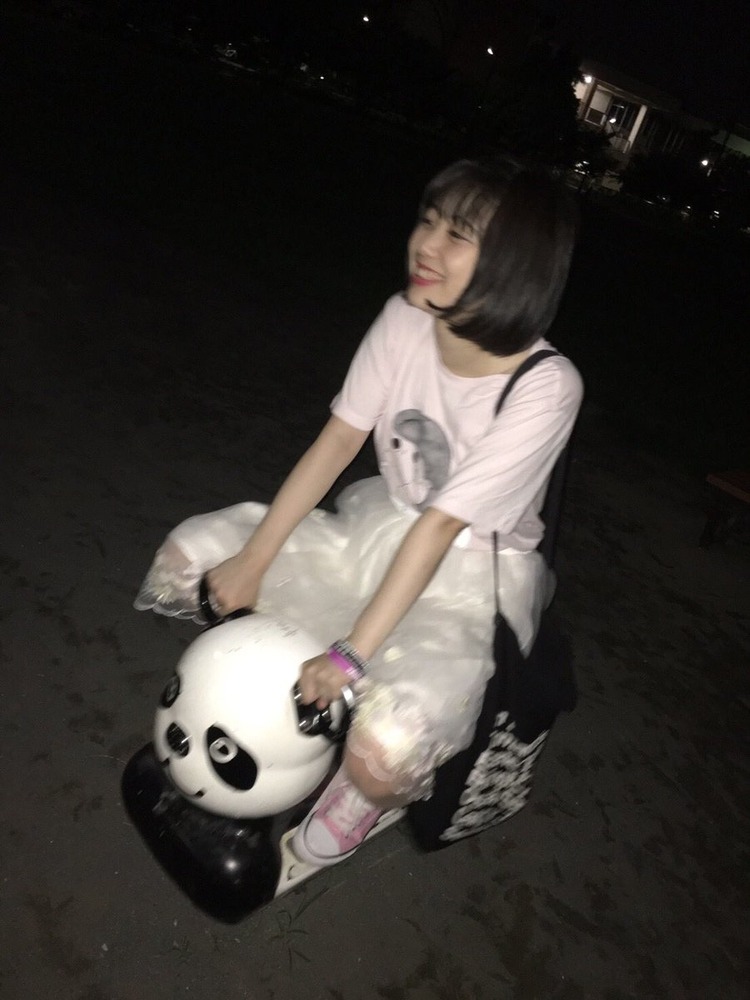 小山ひな