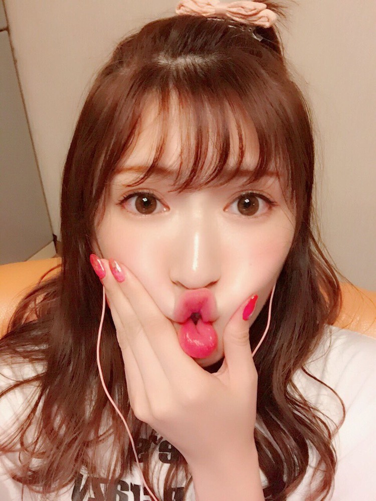 吉田朱里