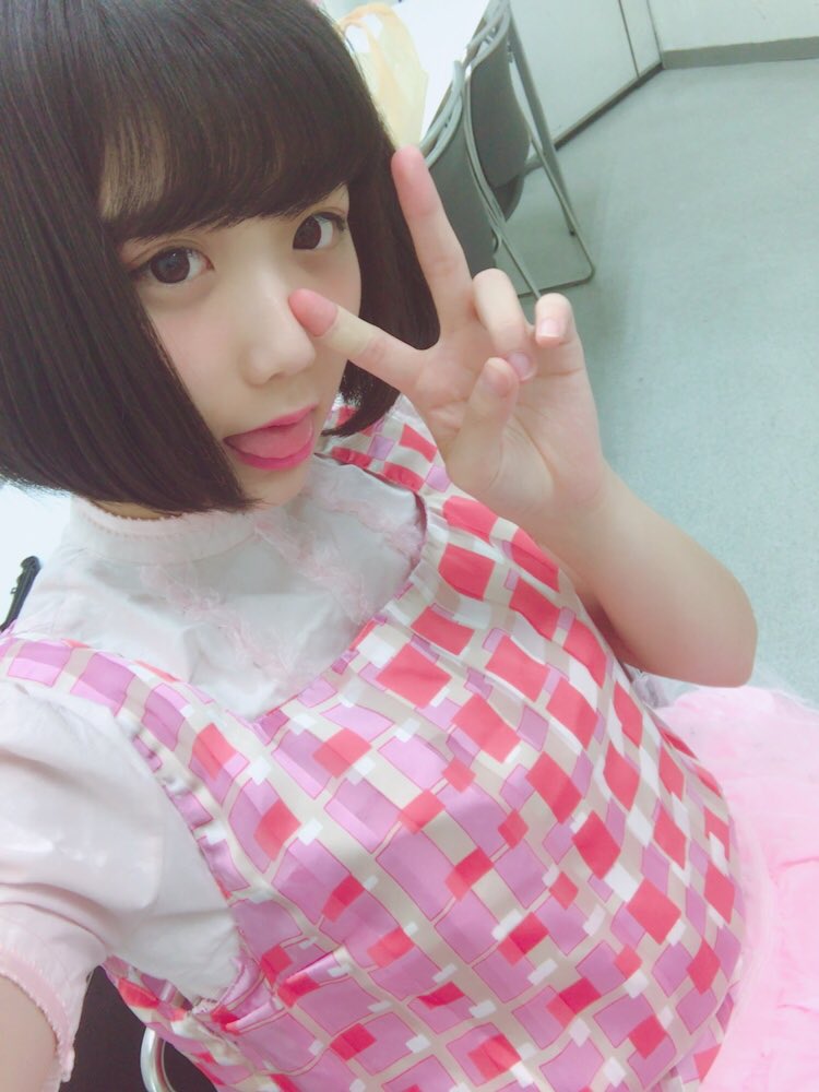 小山ひな