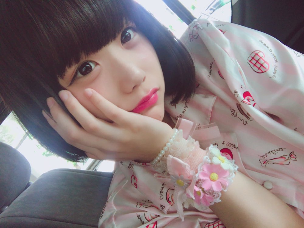 小山ひな