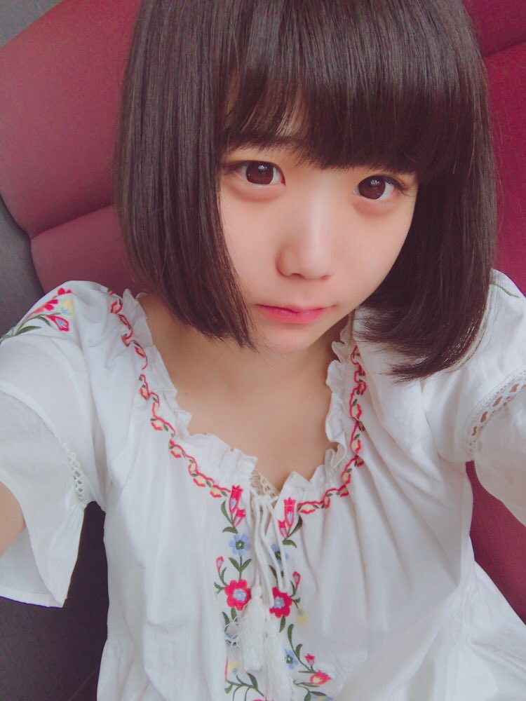小山ひな