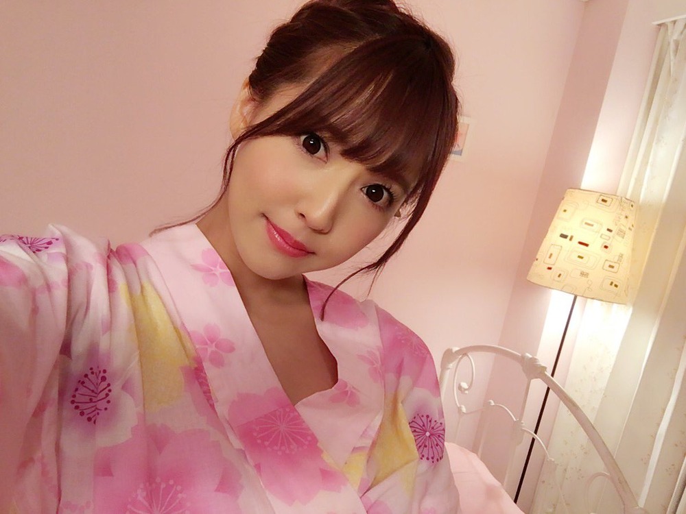 三上悠亜‏