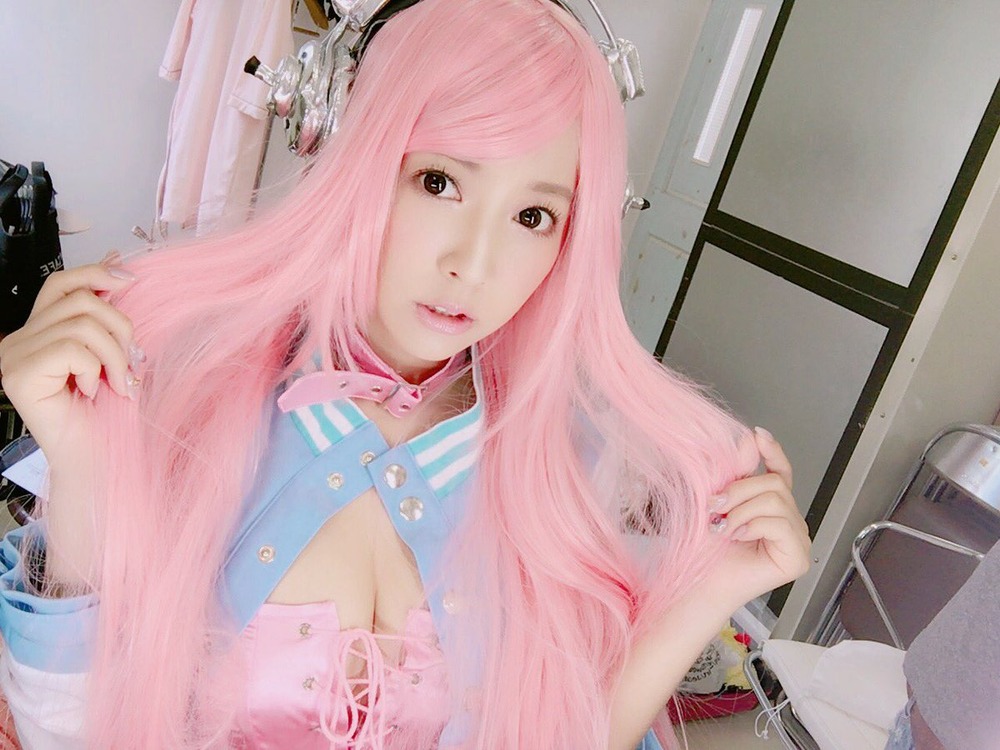 三上悠亜‏