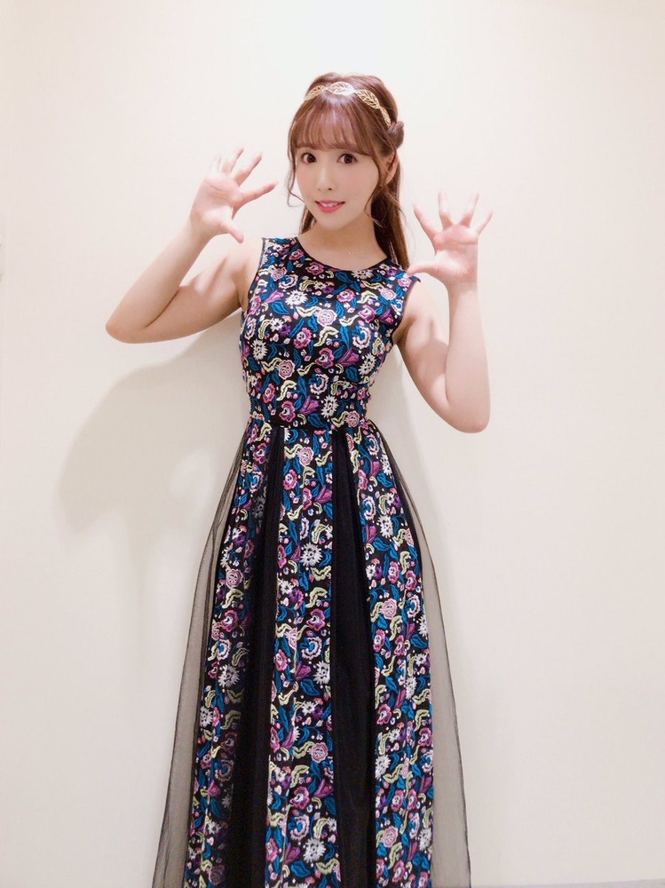 三上悠亜‏