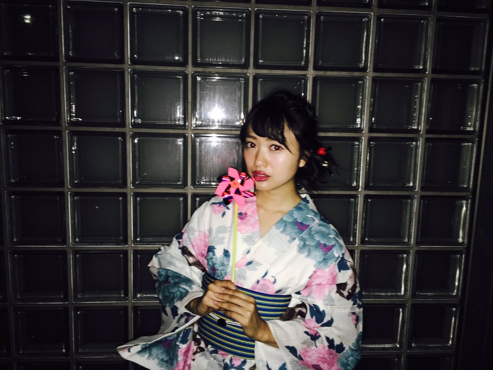 北原里英