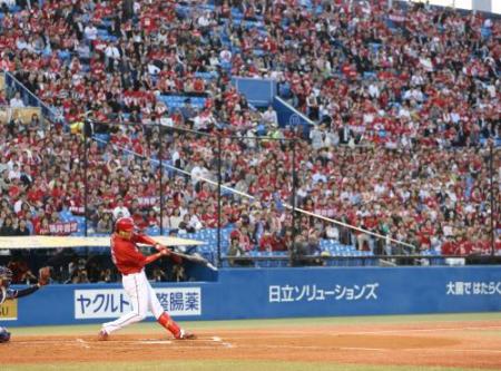 広島・新井貴浩、史上47人目の2000本安打達成