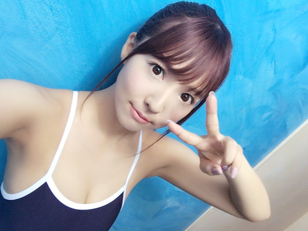 三上悠亜‏