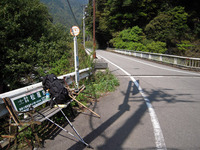 河口バス停にて